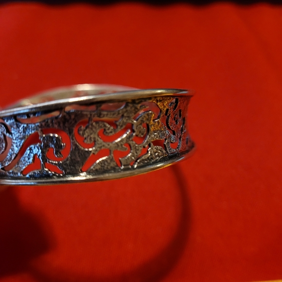 Retired Gorgeous Silpada Bangle Bracelet - Picture 5 of 6
